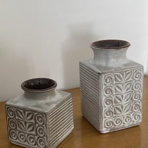 Paire de petits vases asymétriques, céramique West Germany des années 70