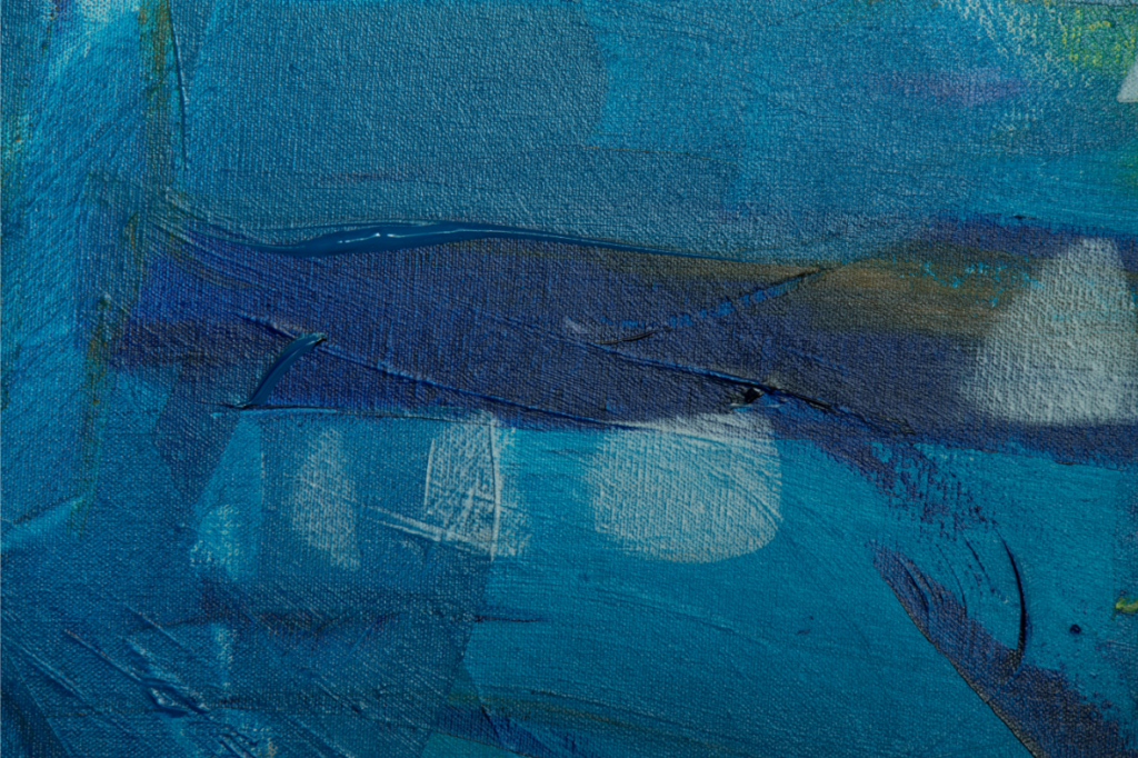 Une peinture abstraite feng shui dans des tons de bleu.